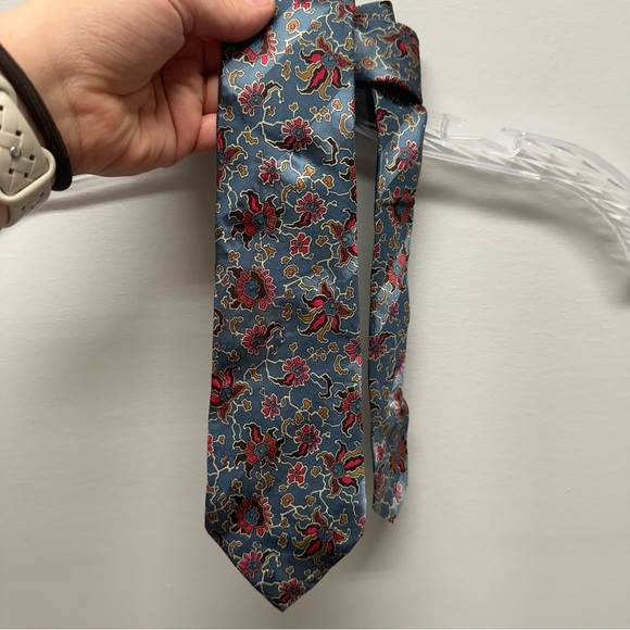 Calvin Klein Tie | Sea Blue with Red Pattern | Diagonal Striped | 100% Silk - Picture 4 of 5